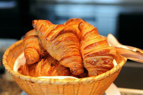 Imagem ilustrativa de um croissant francês tradicional